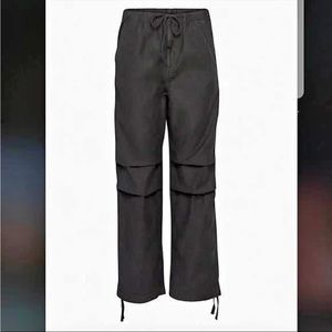 Aritzia TNA Cache Cargo Pants